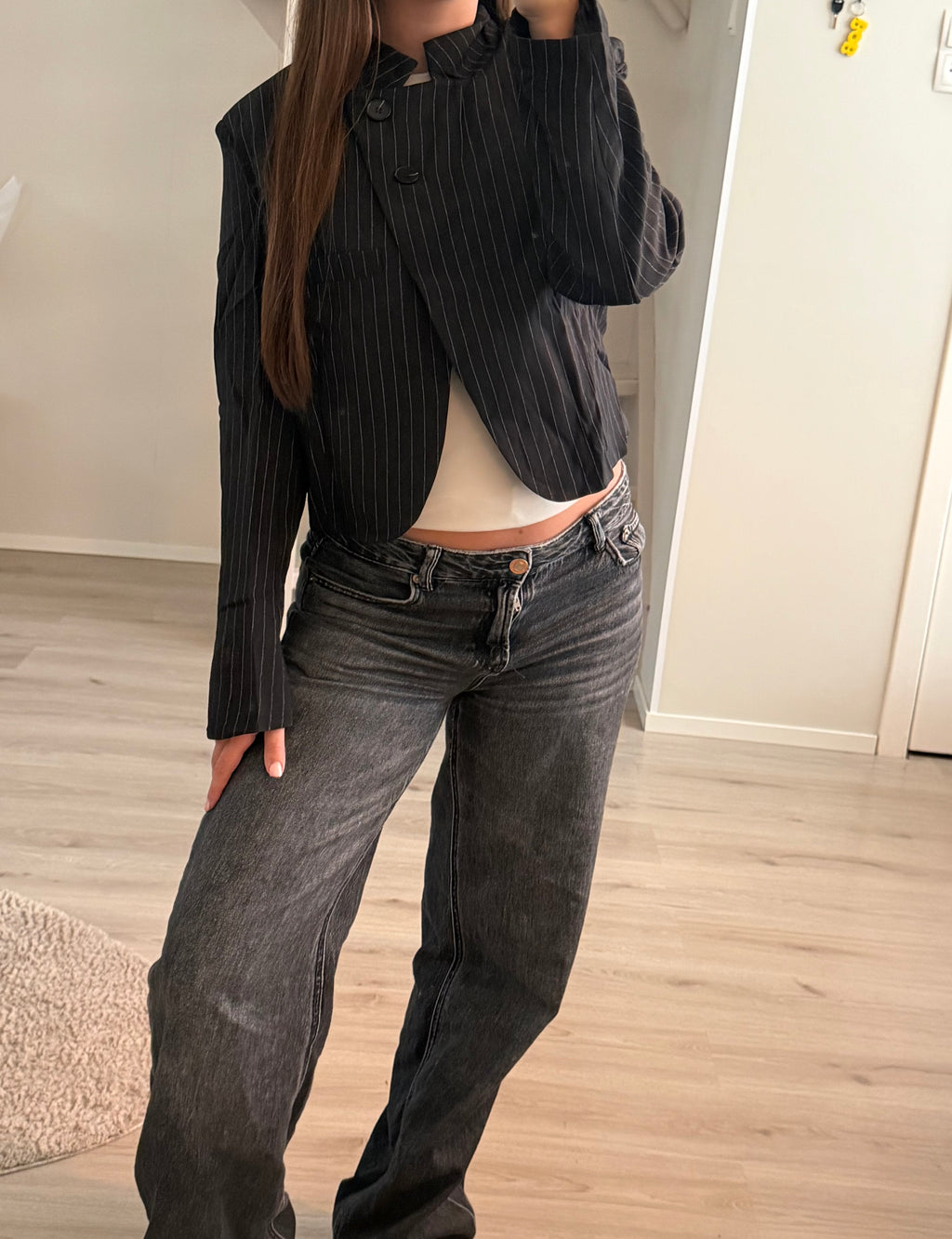 Cropped Pinstripe Blazer – Black
