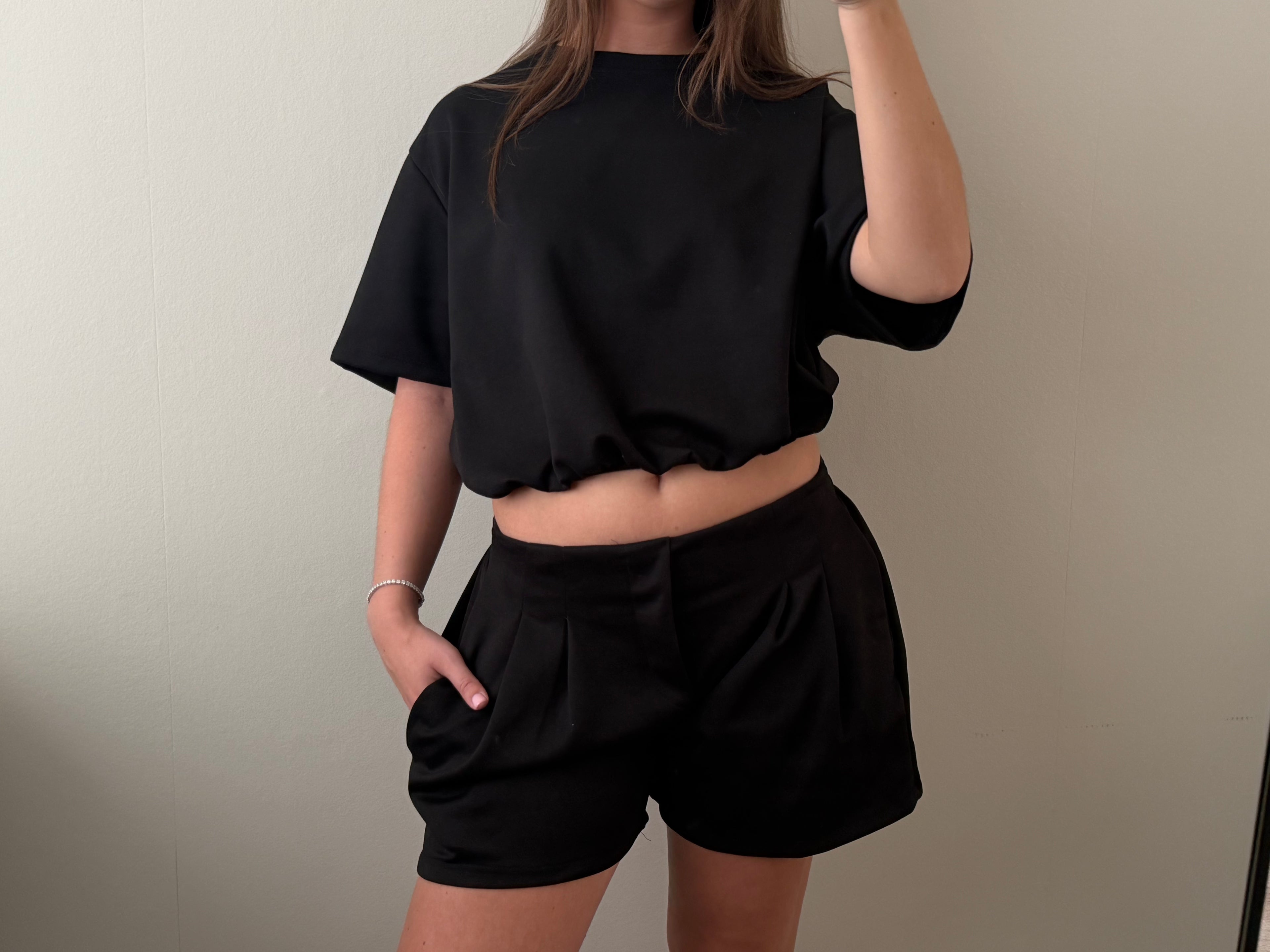 Co-ord Set zwart – Cropped Top & Tailored Short