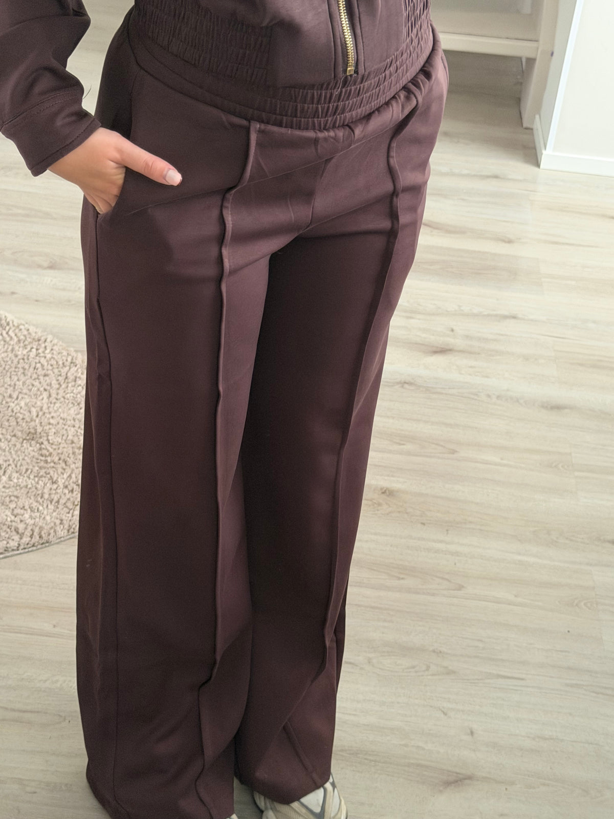 Brown Bordeaux Utility Set