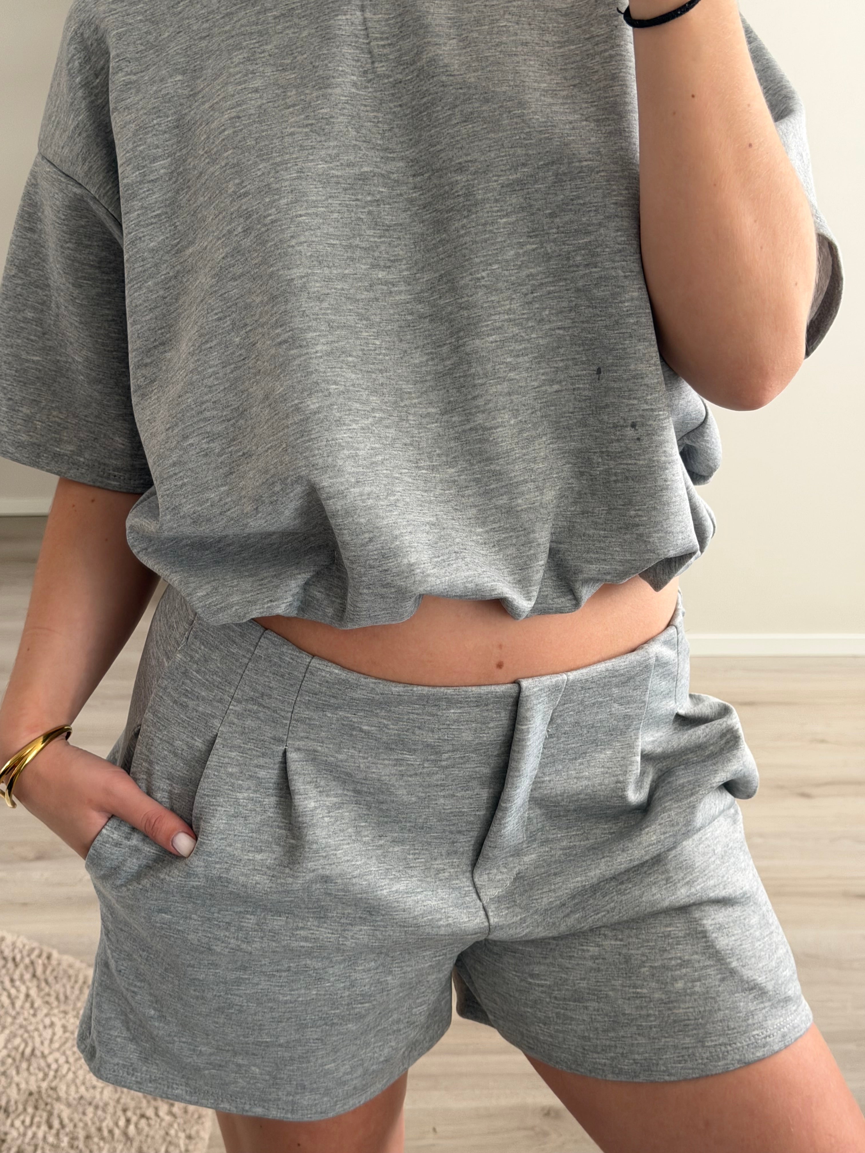 Co-ord set licht grijs - cropped top & tailored short