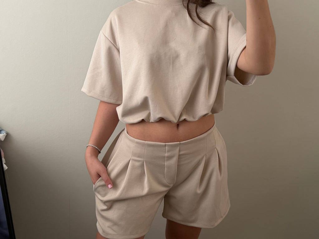 Co-ord Set beige – Cropped Top & Tailored Short