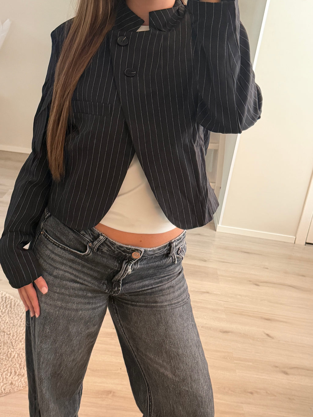 Cropped Pinstripe Blazer – Black