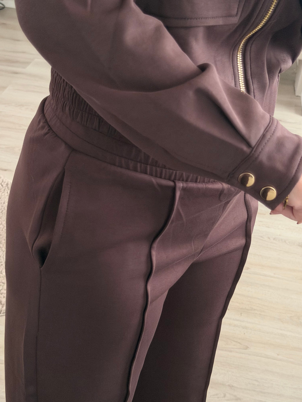 Brown Bordeaux Utility Set