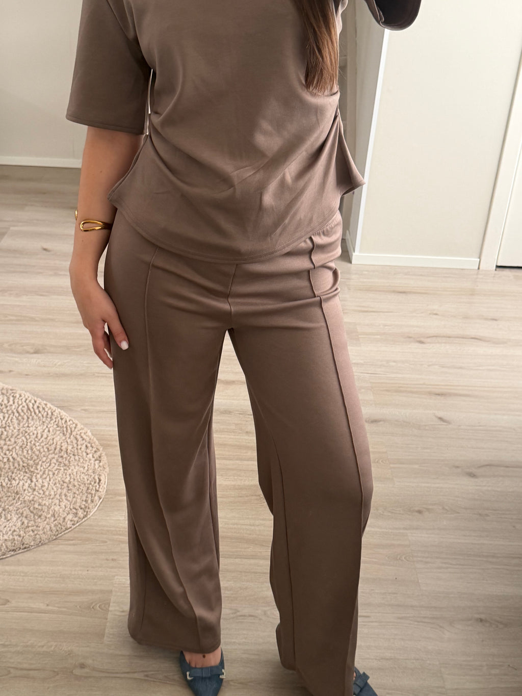 Taupe Lounge Set – Top & Wide Leg Broek